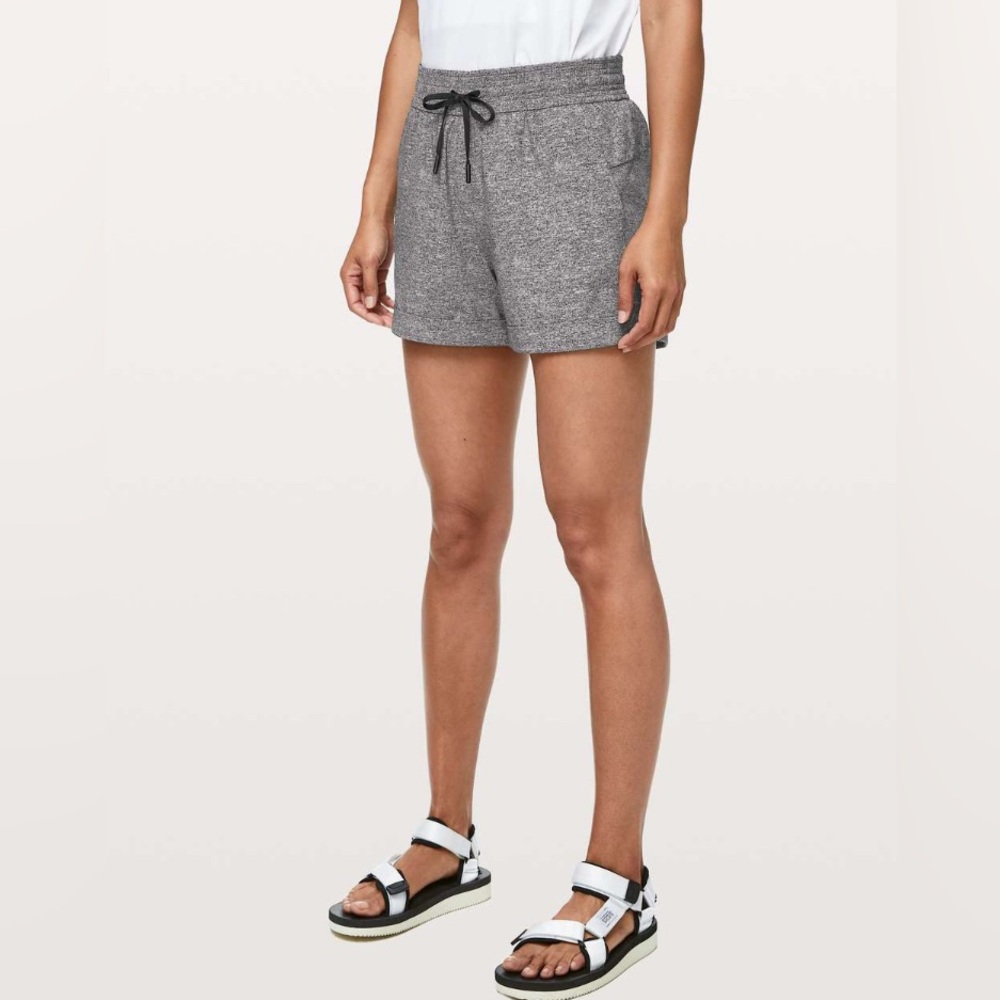 Lululemon Spring Break Away Short II *3"